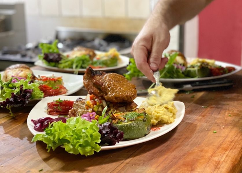 Basílico: cena a puertas cerradas