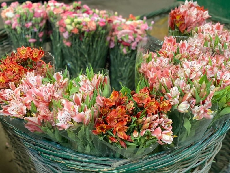 Mercado de Flores: crónica de una mañana entre aromas y colores