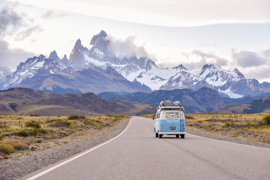 Soltar y Viajar: el sueño de llegar a Alaska en kombi