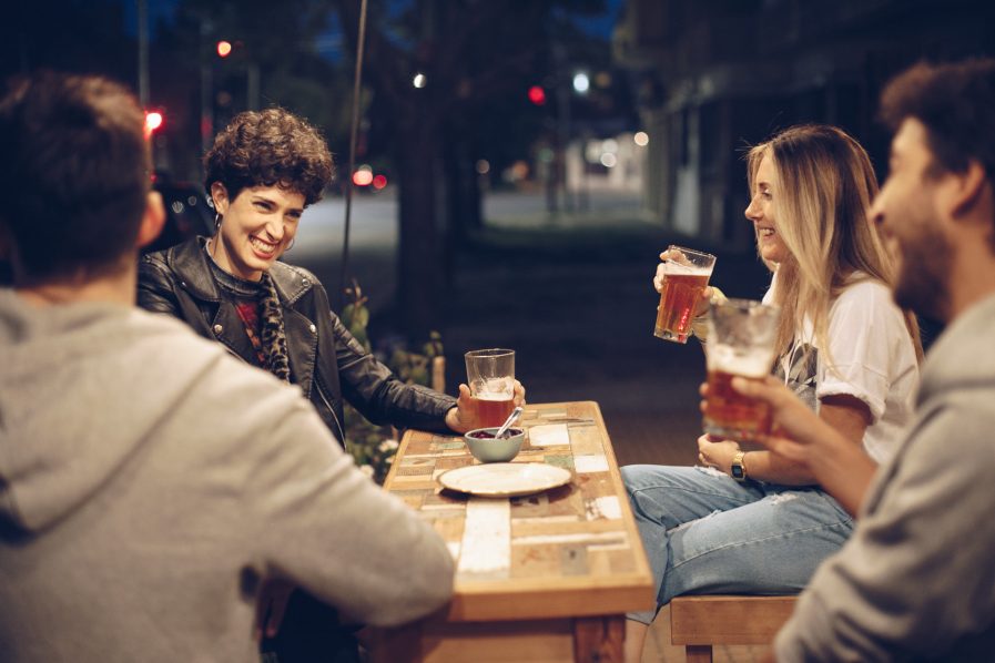 Tres veredas barriales para sentarse a comer rico