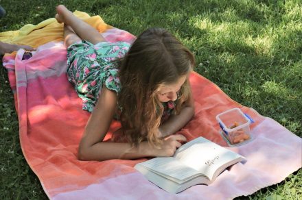 Seis libros de ficción para que te acompañen este verano