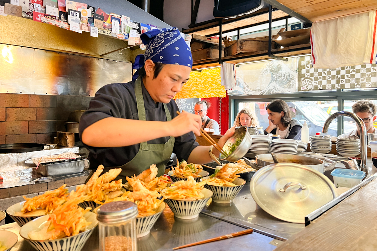 Mediodías en Yafuso: el fenómeno de un restaurante japonés en una ex tintorería