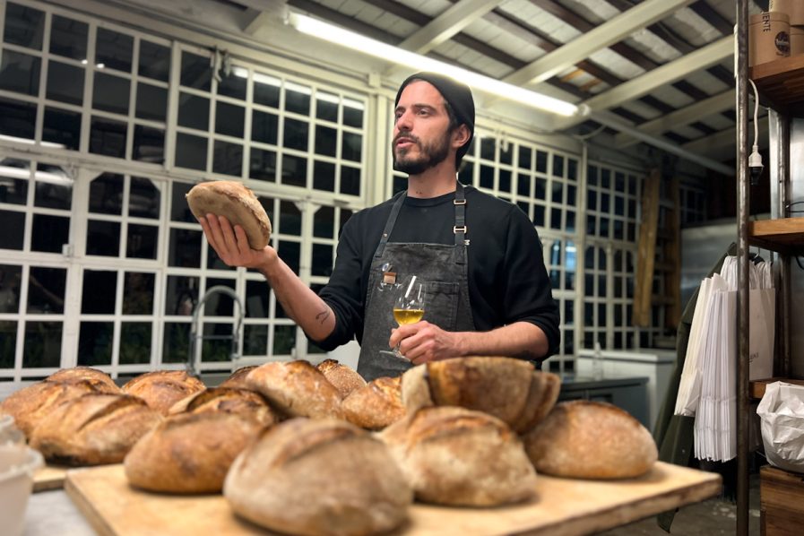 Taller de pan junto a Germán Torres y los vinos de Rutini