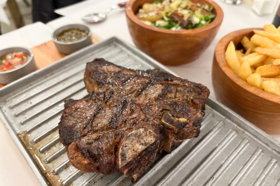 Pastura: la primera parrilla de la ciudad que fomenta la ganadería regenerativa