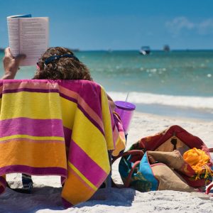 ¿Qué leer este verano? Seis libros de ficción para disfrutar al aire libre