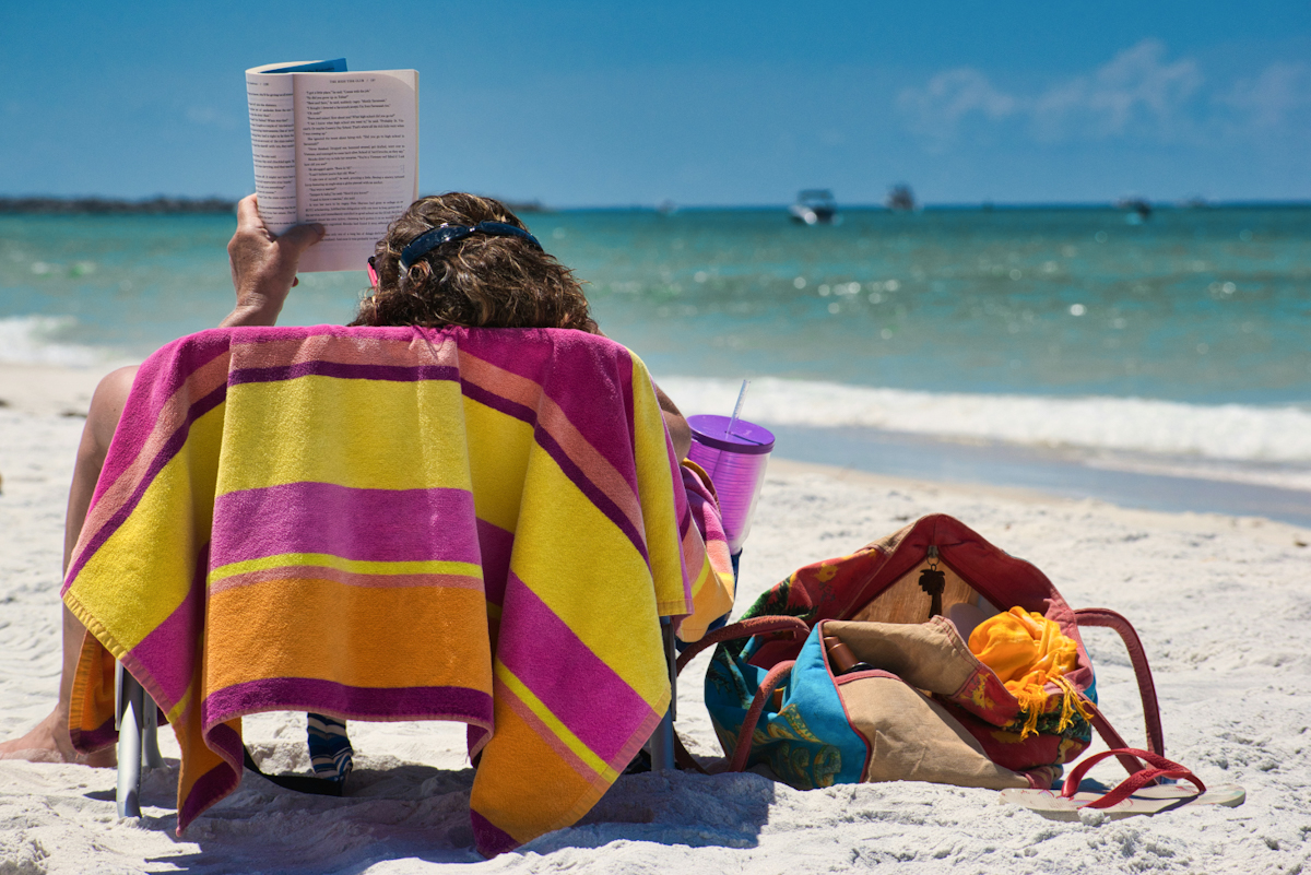 ¿Qué leer este verano? Seis libros de ficción para disfrutar al aire libre