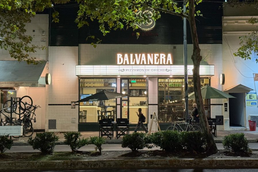 Balvanera: la pizza porteña versión platense