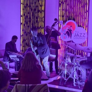The Jazz Lounge en el Land Plaza
