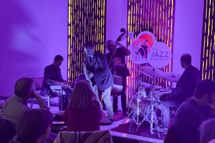 The Jazz Lounge en el Land Plaza