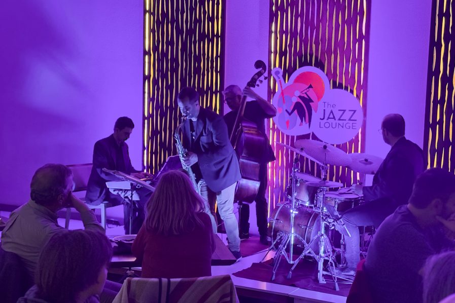 The Jazz Lounge en el Land Plaza
