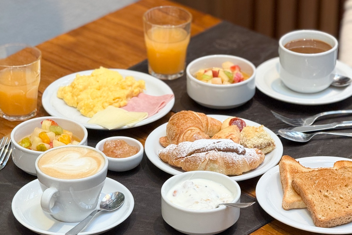 Desayuno buffet en el Hotel Land Plaza: una experiencia para todo público