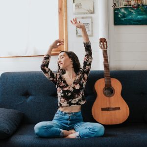 Caro Vitali. Creció en un hogar de padres con pérdida auditiva y encontró en la música un lenguaje propio