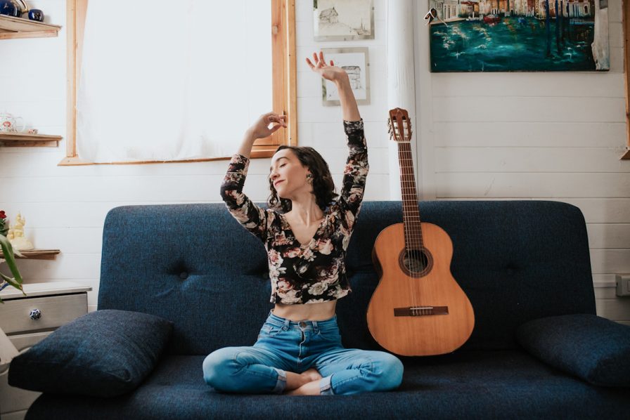 Caro Vitali. Creció en un hogar de padres con pérdida auditiva y encontró en la música un lenguaje propio