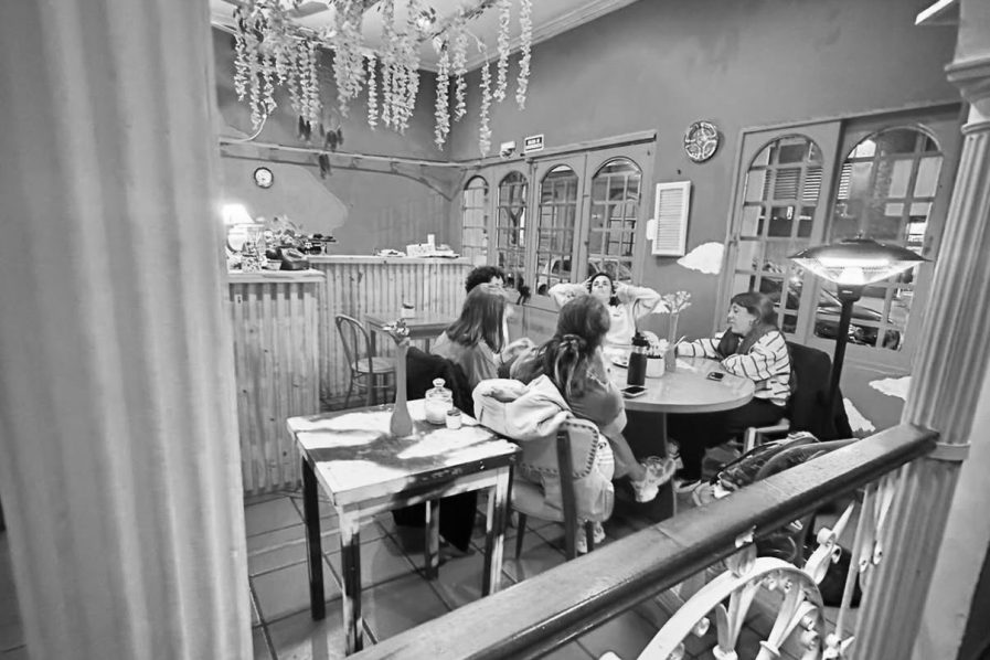 Modo Social: el espacio que invita a conocer gente a través del café