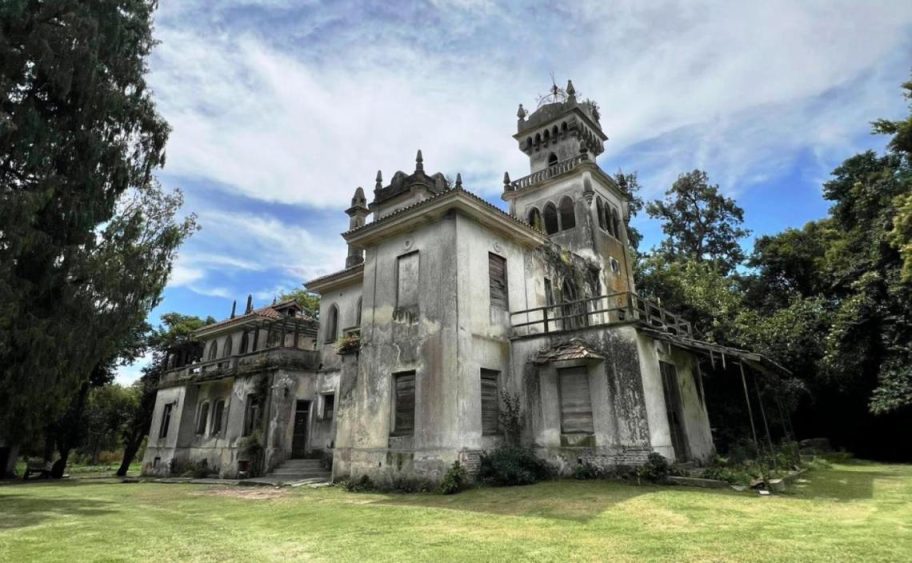 La California Argentina: el castillo de Castelli que propone experiencias turísticas