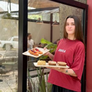 Diavla: la cafetería que conquistó a un barrio con su pastelería y laminados