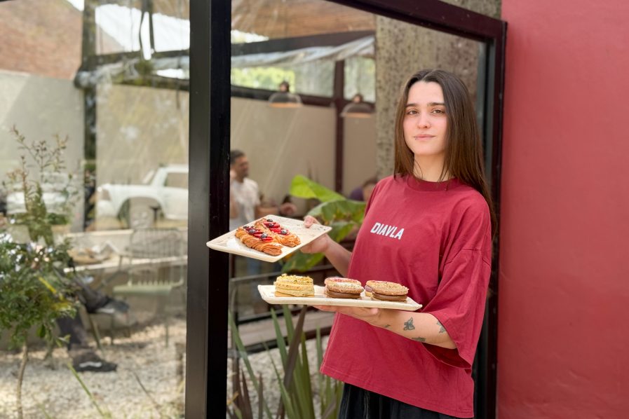 Diavla: la cafetería que conquistó a un barrio con su pastelería y laminados