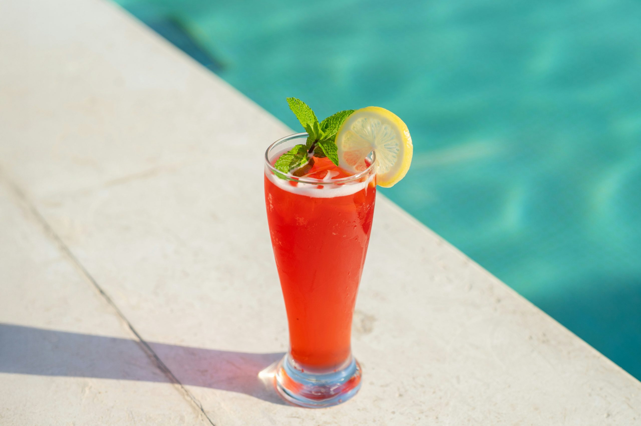 Cócteles en casa: 7 recetas fáciles (con o sin alcohol) para disfrutar en verano