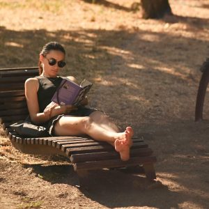 ¿Qué leer este verano? Seis libros de ficción para disfrutar al aire libre