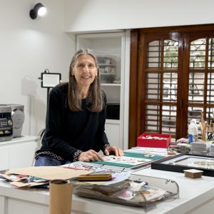 Una visita al taller de Adriana Más (una artista que transforma lo cotidiano en extraordinario)