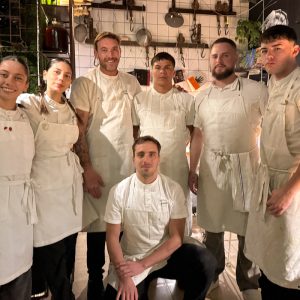 Chaucha y Palito se renueva: el icónico restaurante de pasos abre su carta