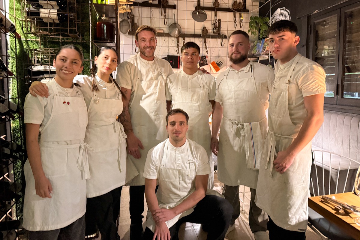 Chaucha y Palito se renueva: el icónico restaurante de pasos abre su carta