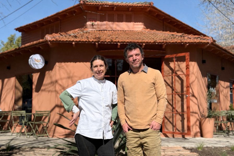 Ensalada se renueva en City Bell: suma espacio y nuevas propuestas en formato buffet